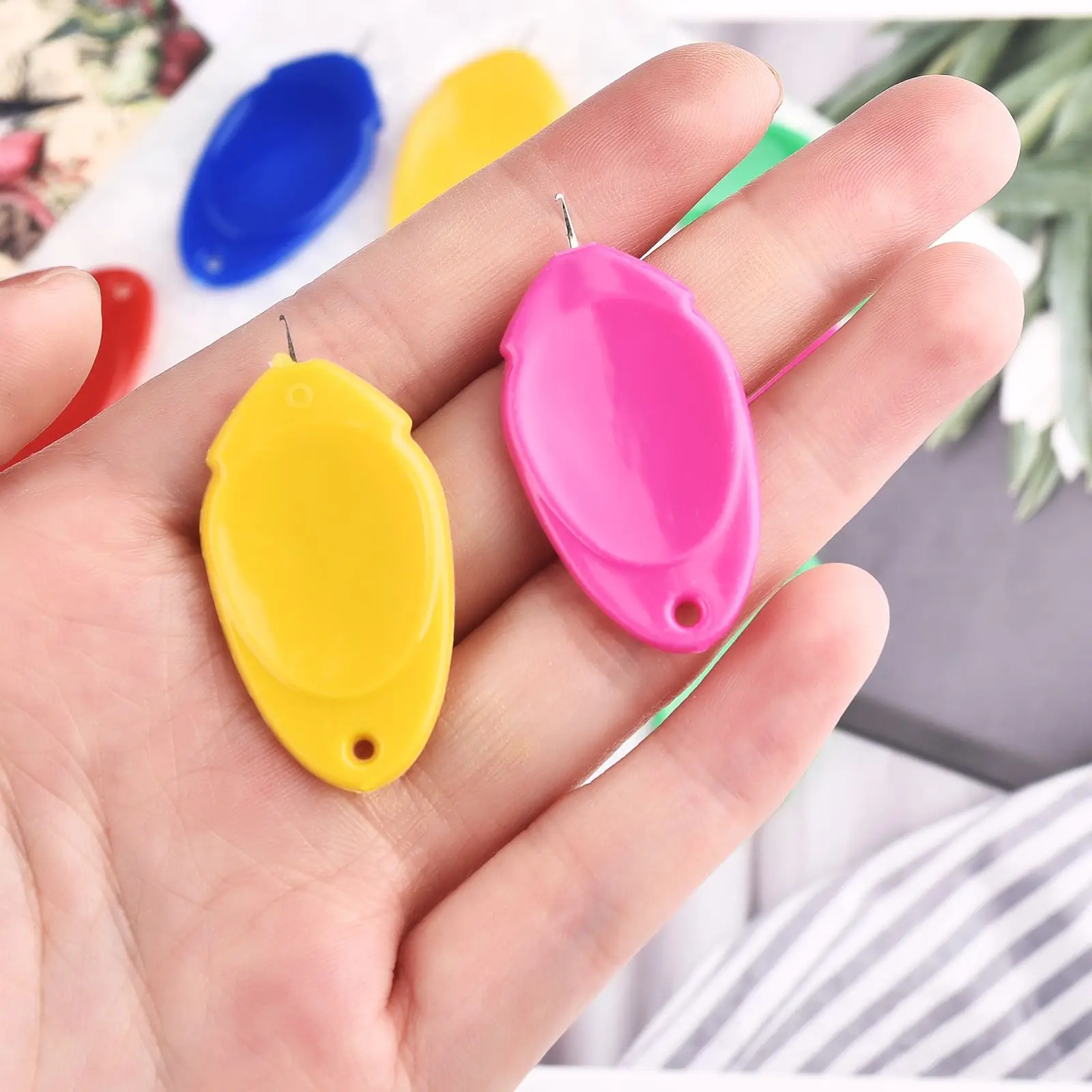10pcs Needle Threader Elderly  - Waxed Thread Linen 评论和价格